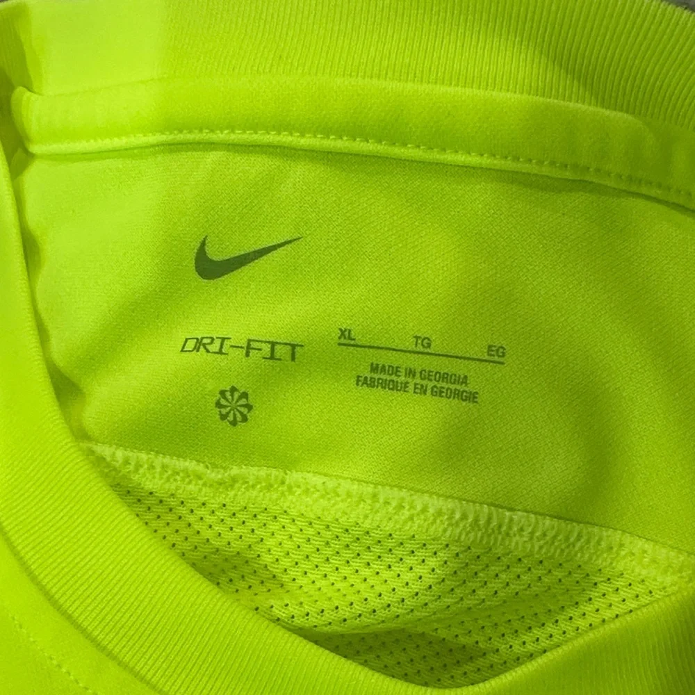 Nike Bright Yellow Short Sleeve Tee - Picture 2 of 4